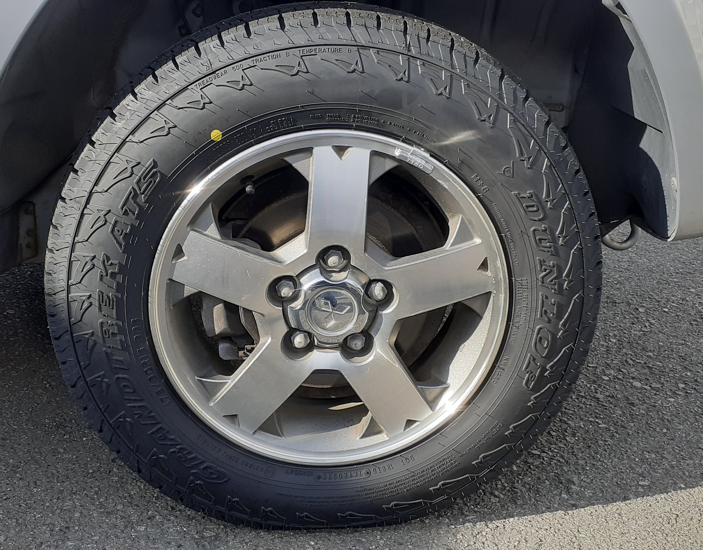 三菱パジェロミニ ダンロップ グラントレック AT5 175/80R15 タイヤ交換